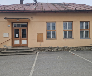 Projekty / Projekt realizovaný s finančnou podporou  Ministerstva financií Slovenskej republiky - „Zvýšenie energetickej efektívnosti budovy kultúrneho domu a obecného úradu“ - foto