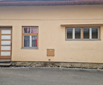 Projekty / Projekt realizovaný s finančnou podporou  Ministerstva financií Slovenskej republiky - „Zvýšenie energetickej efektívnosti budovy kultúrneho domu a obecného úradu“ - foto