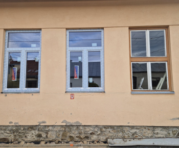 Projekty / Projekt realizovaný s finančnou podporou  Ministerstva financií Slovenskej republiky - „Zvýšenie energetickej efektívnosti budovy kultúrneho domu a obecného úradu“ - foto