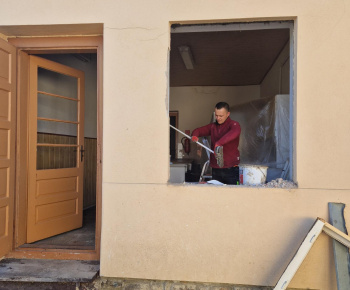 Projekty / Projekt realizovaný s finančnou podporou  Ministerstva financií Slovenskej republiky - „Zvýšenie energetickej efektívnosti budovy kultúrneho domu a obecného úradu“ - foto